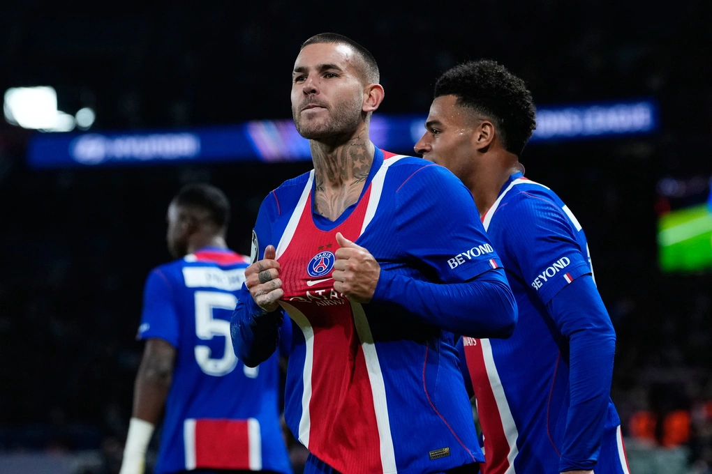 Lucas Hernandez mừng bàn nâng tỷ số lên 2-1 cho PSG trong trận đấu với Barca ở vòng phân hạng Champions League tại Paris, Pháp, ngày 20/10/2026. Ảnh: AP