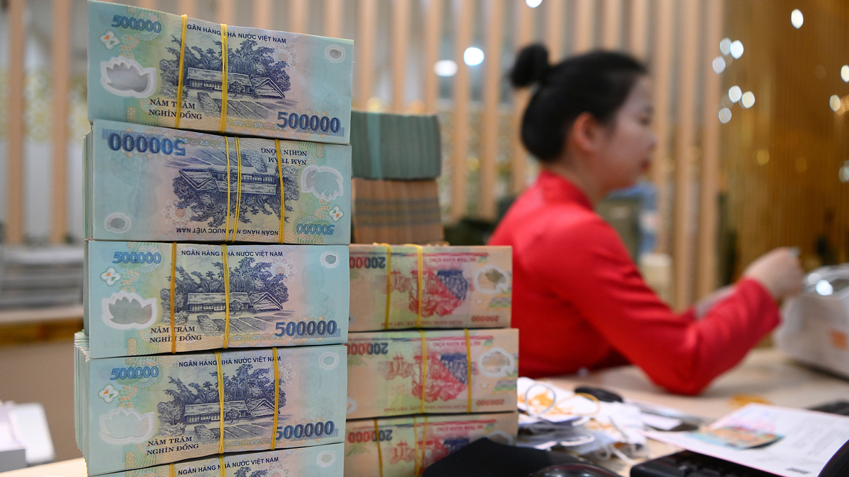 Lãi suất vay mượn liên ngân hàng lên 7% một năm