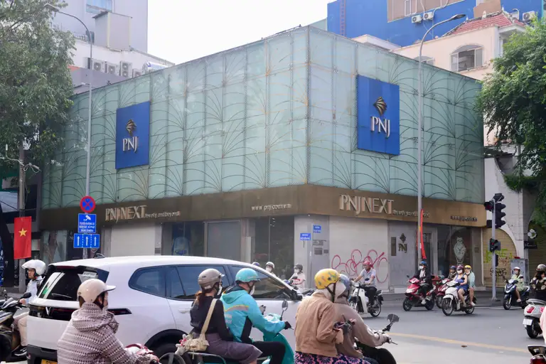 PNJ sẽ rút ngắn thời gian thanh toán cho khách hàng bán vàng, kim cương thay vì 120 ngày như quy định hiện tại - Ảnh: QUANG ĐỊNH