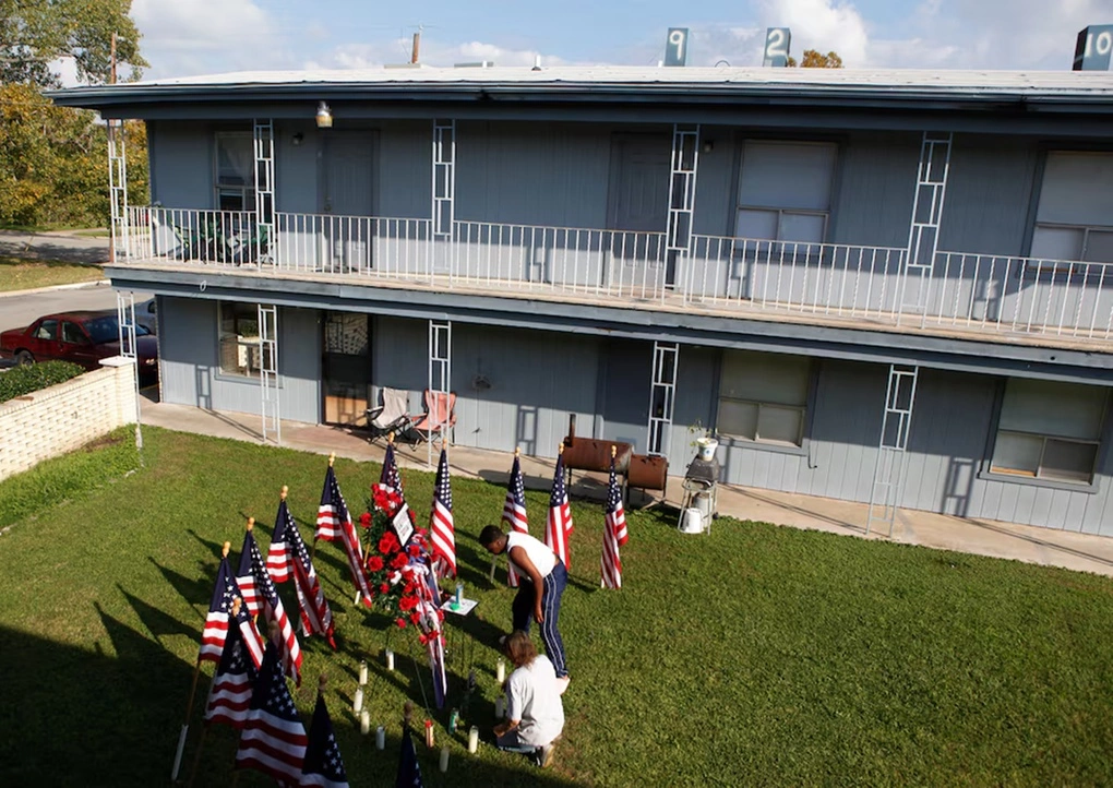 Dãy nhà trọ nơi Hasan thuê căn hộ ở thành phố Killeen, bang Texas, hồi năm 2009. Ảnh: Reuters