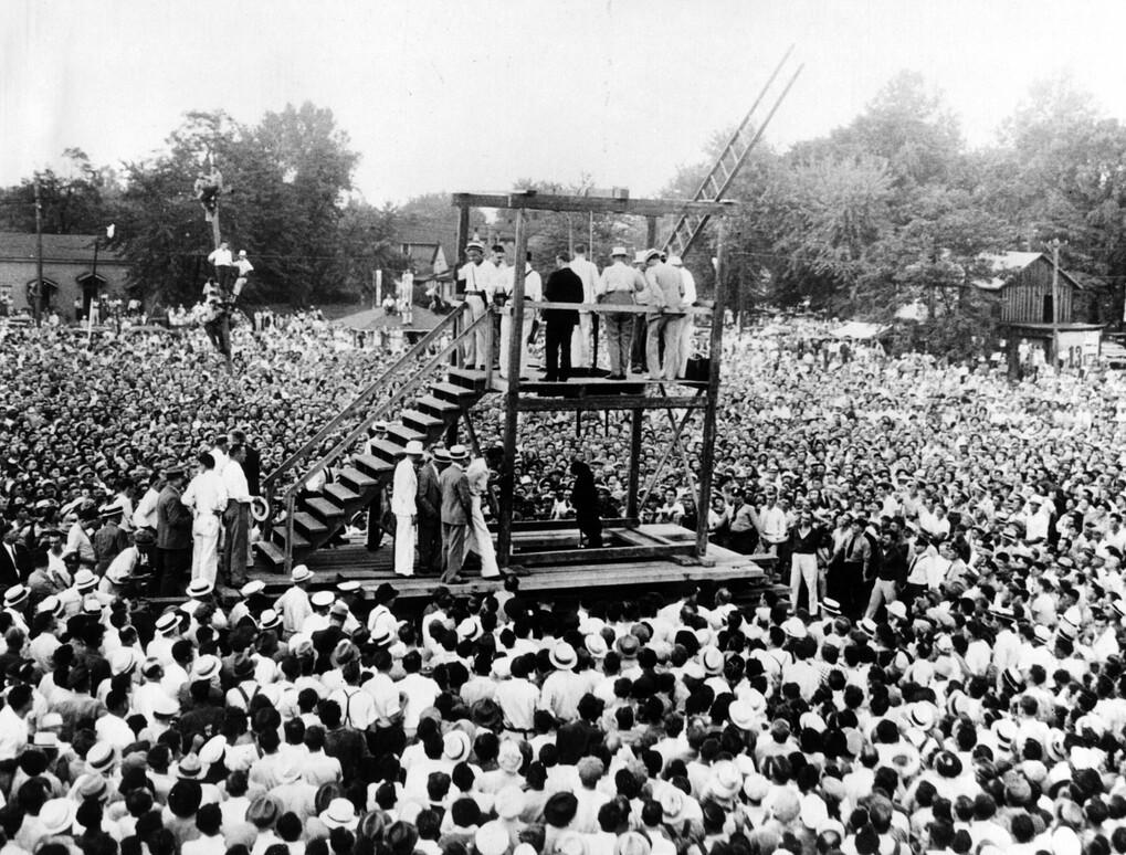 Vụ treo cổ Rainey Bethea ở Owensboro, bang Kentucky, Mỹ ngày 14/8/1936. Ảnh: Reuters