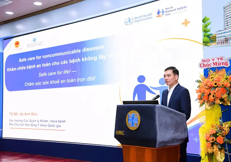 Tiến sĩ - bác sĩ Hà Anh Đức - Cục trưởng Cục Quản lý Khám, chữa bệnh, Bộ Y tế chia sẻ về chăm sóc an toàn cho người mắc bệnh không lây nhiễm