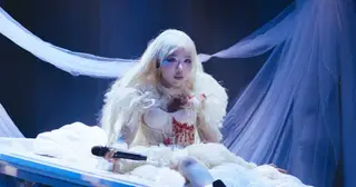 Phùng Khánh Linh biến album cá nhân thành trải nghiệm concert: Đường đi như của Diva