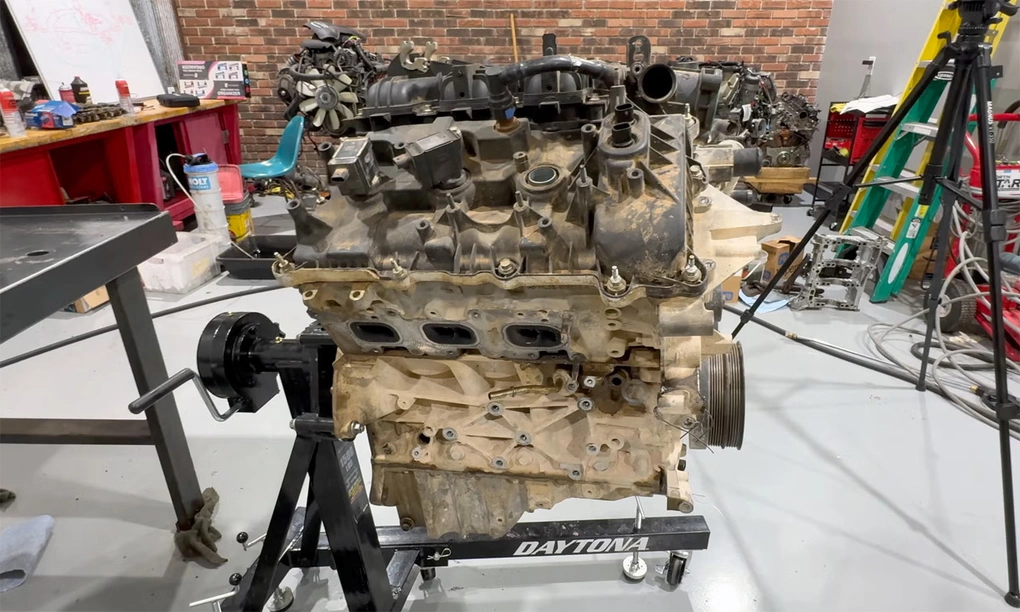 Động cơ V6 EcoBoost của chiếc Ford F-150 khi được tháo ra khỏi xe. Ảnh: I Do Cars