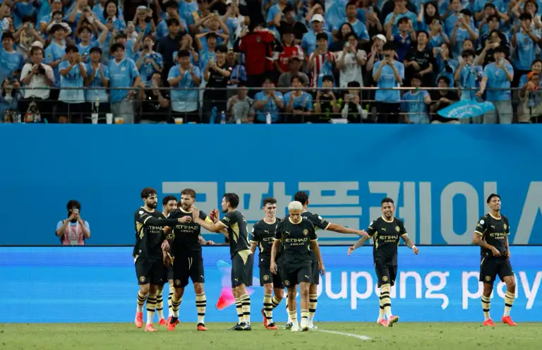 Các cầu thủ Man City ăn mừng bàn thắng của Omar Marmoush trong trận giao hữu với Atletico Madrid ở sân Seoul World Cup, Seoul, Hàn Quốc ngày 9/8/2026. Ảnh: Reuters