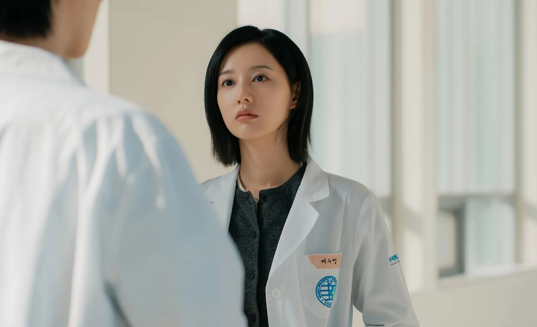 Doctor X dẫn đầu bảng xếp hạng Netflix toàn cầu trong 2 tuần liên tiếp - Ảnh: SBS