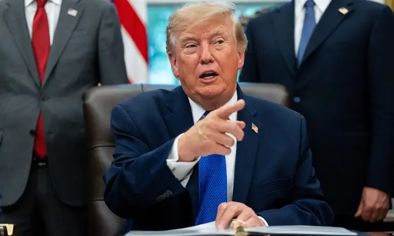 Tổng thống Donald Trump tại Phòng Bầu dục, Nhà Trắng, ngày 28/9. Ảnh: AP