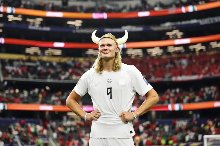 Erling Haaland siêu to khổng lồ nhưng tính xách hài hước, dí dỏm.