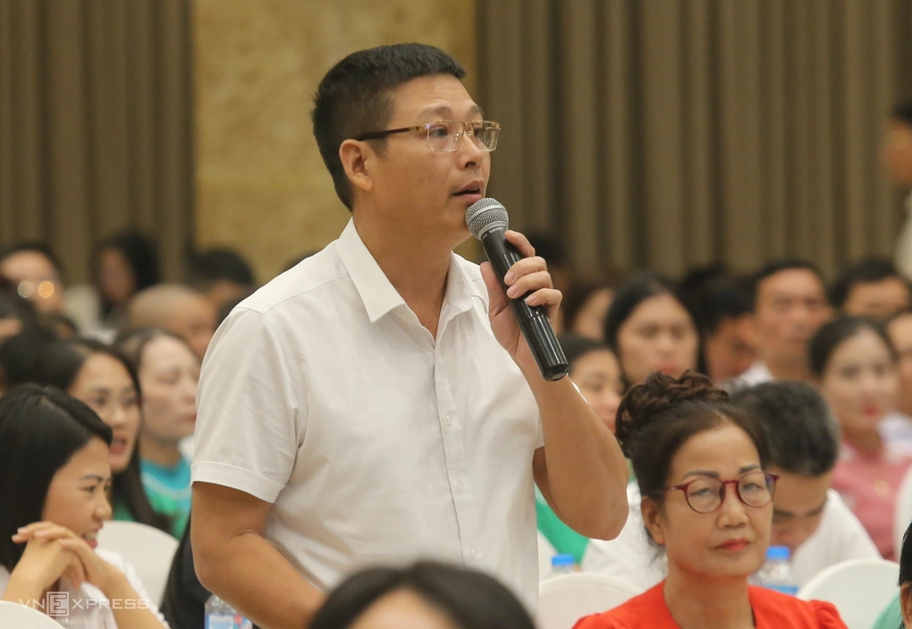 Nông dân Lưu Văn Dũng lo ngại tình trạng lừa đảo trở lại nông thôn. Ảnh: Gia Chính