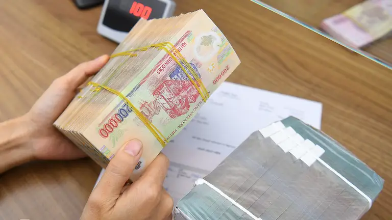 Hộ kinh doanh thu đến 10 tỷ đồng tạm nộp thuế ra sao?