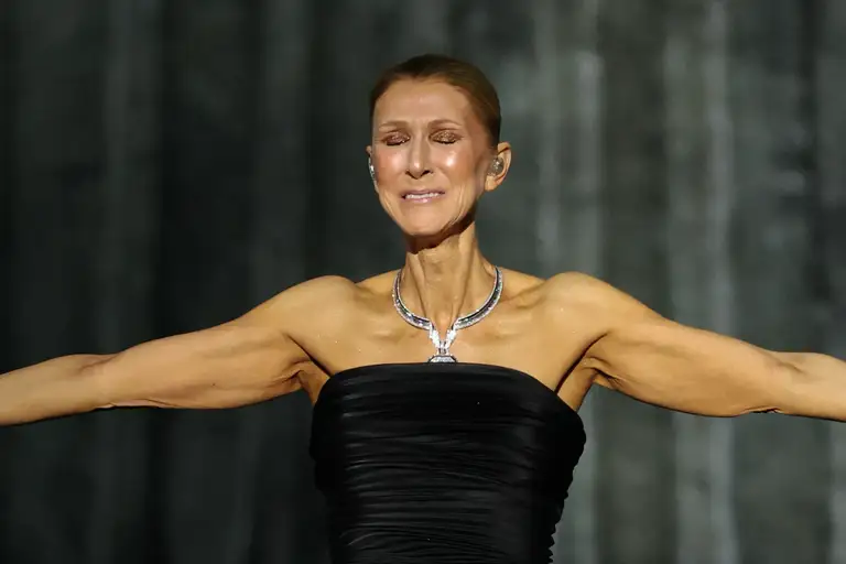 Danh ca Celine Dion sau nhiều năm chống chọi bệnh lạ - Ảnh 2.