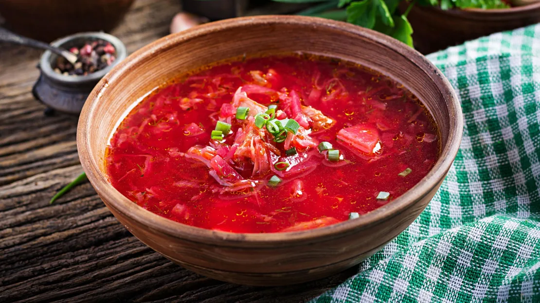 Món súp củ dền, đây là một trong những loại rau củ chứa ít calo - Ảnh minh họa