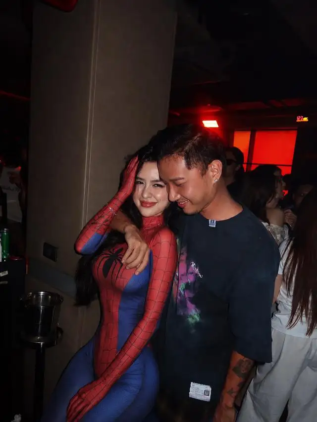 Mỹ nhân thường được gọi là "vợ Phó chủ tịch" bắt trend Người Nhện: Body nóng bỏng khiến Facebook cũng không tin vào mắt mình- Ảnh 3.