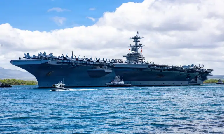 Tàu sân bay USS Theodore Roosevelt rời Trân Châu Cảng hồi tháng 7. Ảnh: US Navy