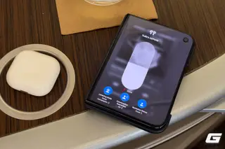 Đeo AirPods 5 suốt ba tuần: Tai nghe mở mà có chống ồn thì đi máy bay, nghe nhạc ra sao? - Ảnh 4.