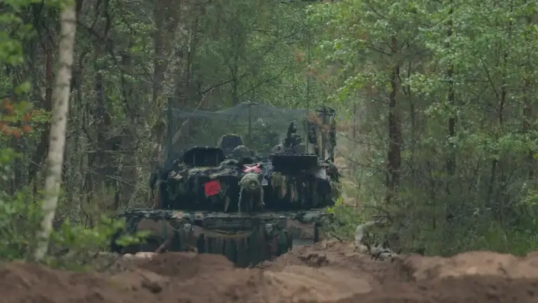 Xe tăng, thiết giáp Đức diễn tập tại Litva ngày 10/6. Video: NATO