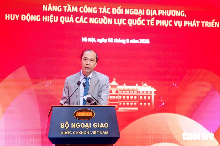 Ông Nguyễn Quốc Dũng, Đại sứ Việt Nam tại Mỹ, trình bày tham luận "Hiện thực hóa khuôn khổ Đối tác chiến lược toàn diện Việt Nam - Mỹ: Khuyến nghị cho các địa phương đón đầu dòng vốn FDI chất lượng cao" tại Hội nghị Ngoại vụ lần 22 - Ảnh: DANH KHANG