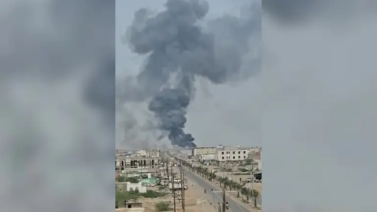 Houthi tuyên bố tấn công nhà máy lọc dầu Arab Saudi