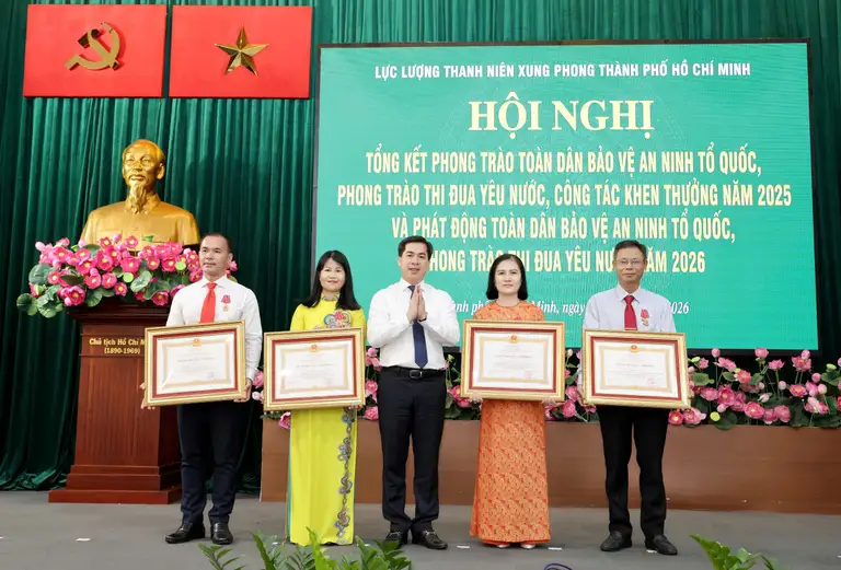 Trao tặng Huân chương Lao động hạng ba của Chủ tịch nước cho các cá nhân tiêu biểu