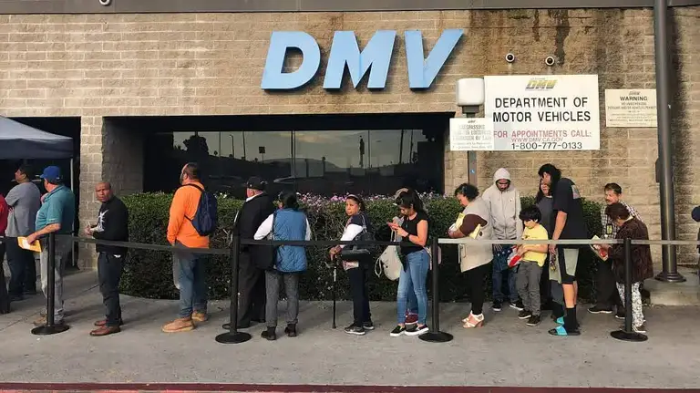 California cạn dải biển số xe sau nửa thế kỷ