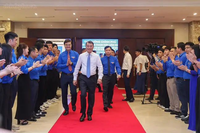 Thủ tướng Lê Minh Hưng đối thoại với thanh niên về khởi nghiệp, đổi mới sáng tạo