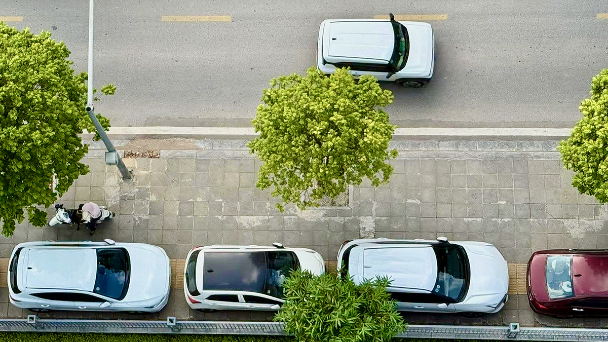 Cuộc đua giành chỗ đỗ ôtô nơi làm việc mỗi sáng