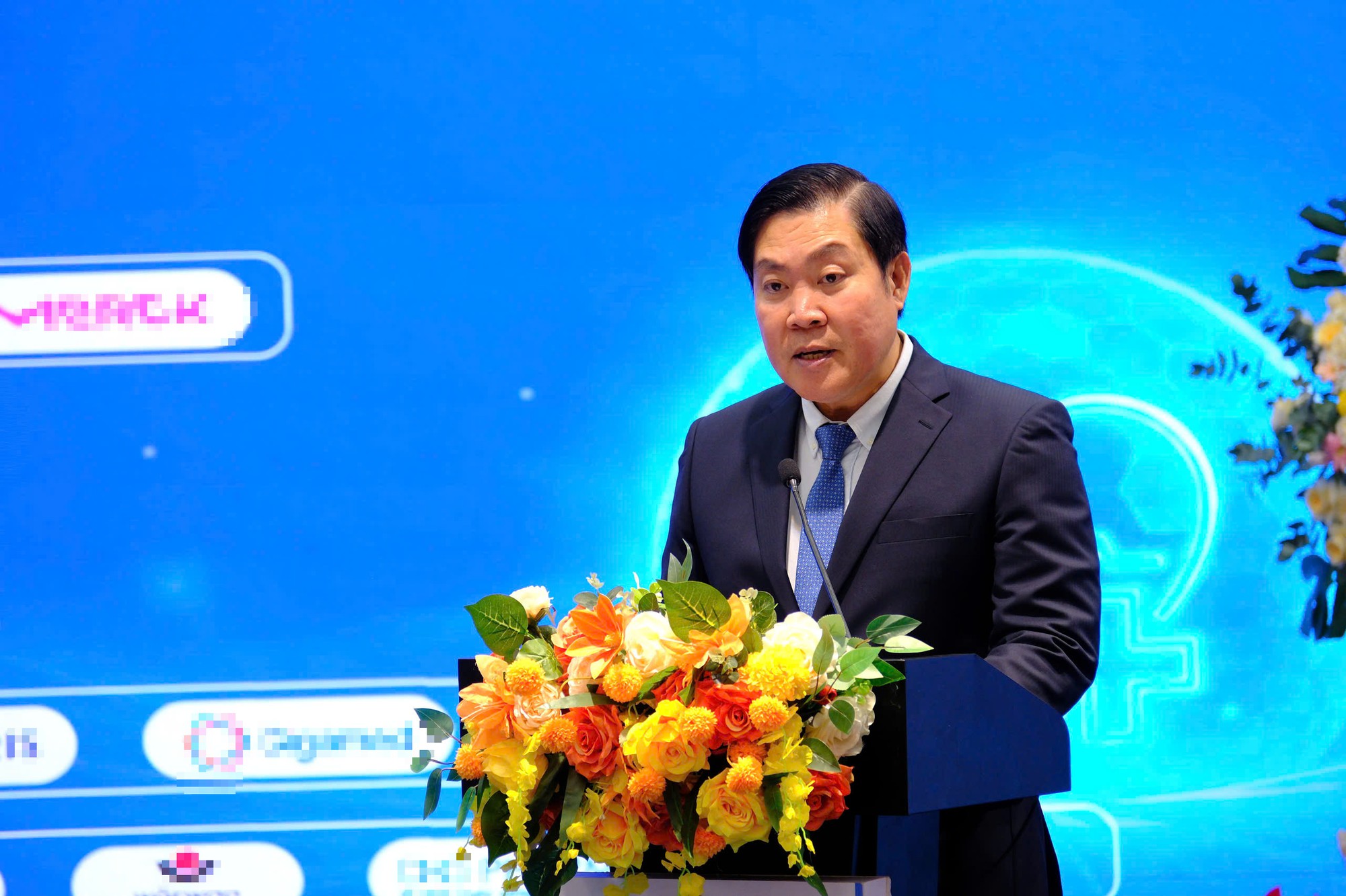 TS.BS.CKII Vũ Trí Thanh – Giám đốc Bệnh viện Đa khoa Thủ Đức cho biết, chuyển đổi số giúp giảm thời gian làm hồ sơ bệnh án, nâng cao hiệu quả quản trị và chất lượng chăm sóc người bệnh. Ảnh: P.Thương.
