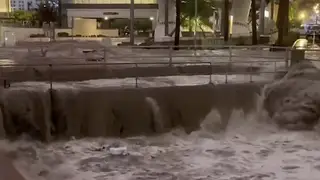 Bão Rachel biến 'thành phố sa mạc' thành sông