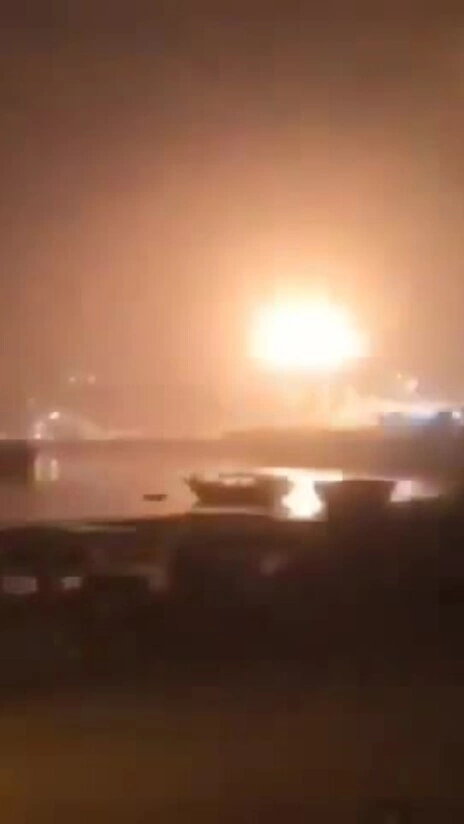 Hình ảnh được cho là đòn tập kích của Mỹ vào thành phố cảng Chabahar, Iran. Video: X/Osint613