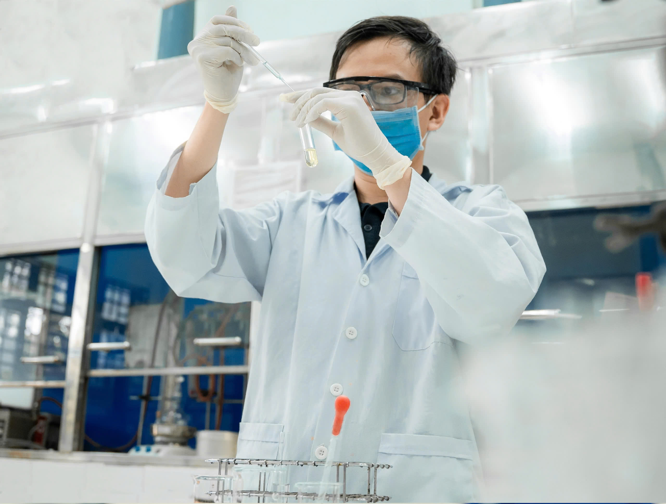 Hoạt động nghiên cứu khoa học, ứng dụng công nghệ tại Đại học Quốc gia TP.HCM - Ảnh: KHẮC HIẾU