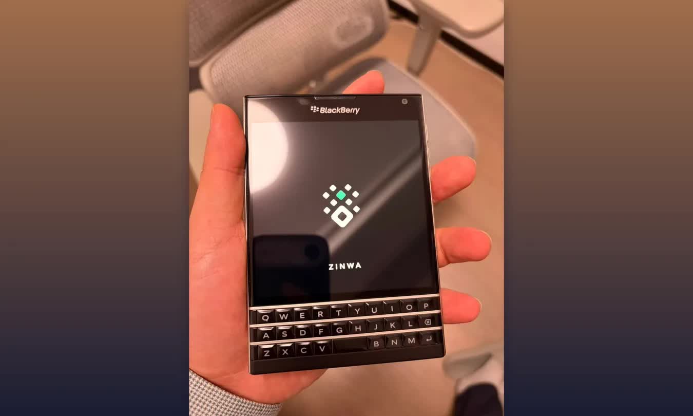 P26 giữ lại màn hình vuông 4,5 inch của BlackBerry Passport nguyên bản