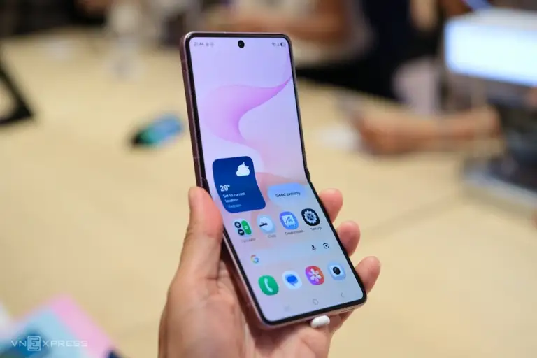 Samsung Galaxy Z Flip8. Ảnh: Tuấn Hưng