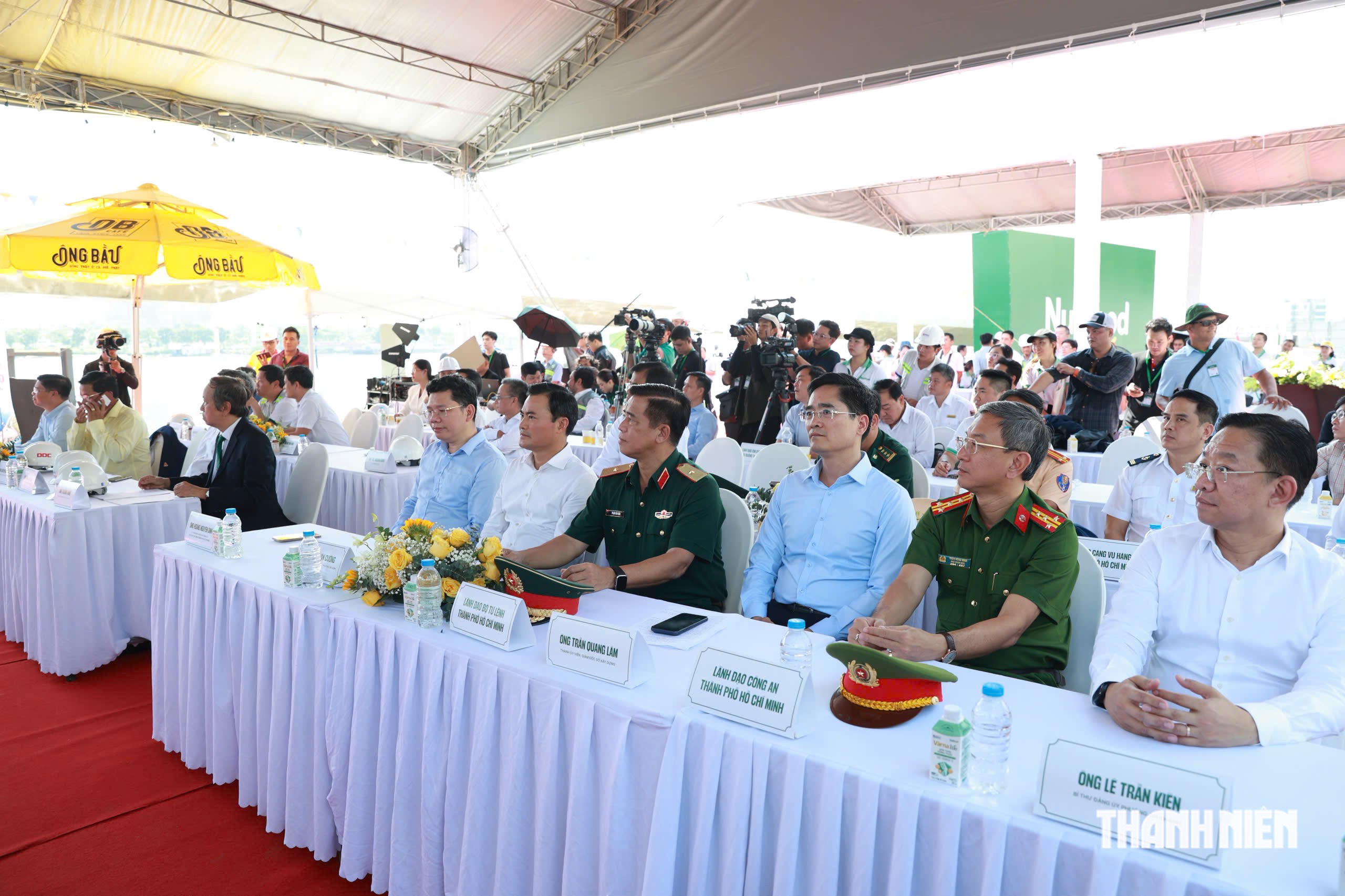 Lãnh đạo các sở, ban, ngành TP.HCM có mặt tại Lễ hợp long dự án cầu đi bộ vượt sông Sài Gòn