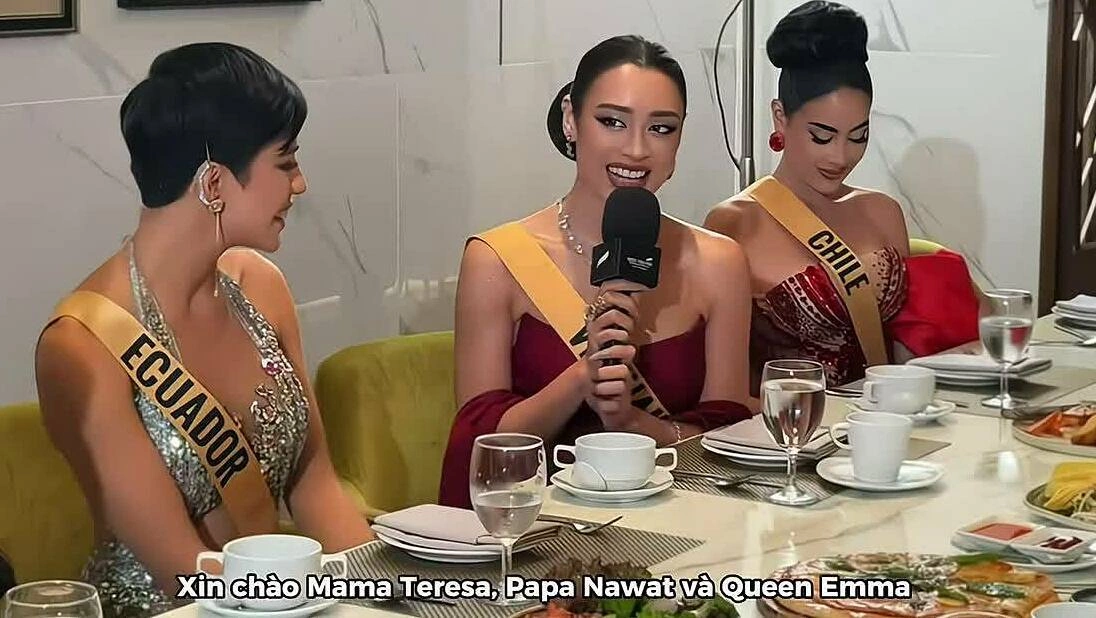 Emoura Phạm giới thiệu bản thân và gia đình