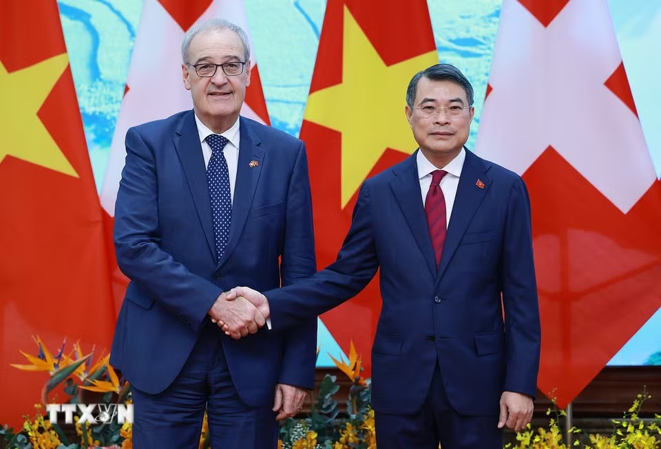 Thủ tướng Lê Minh Hưng hội kiến Tổng thống Thụy Sĩ Guy Parmelin đang thăm chính thức Việt Nam - Ảnh: TTXVN
