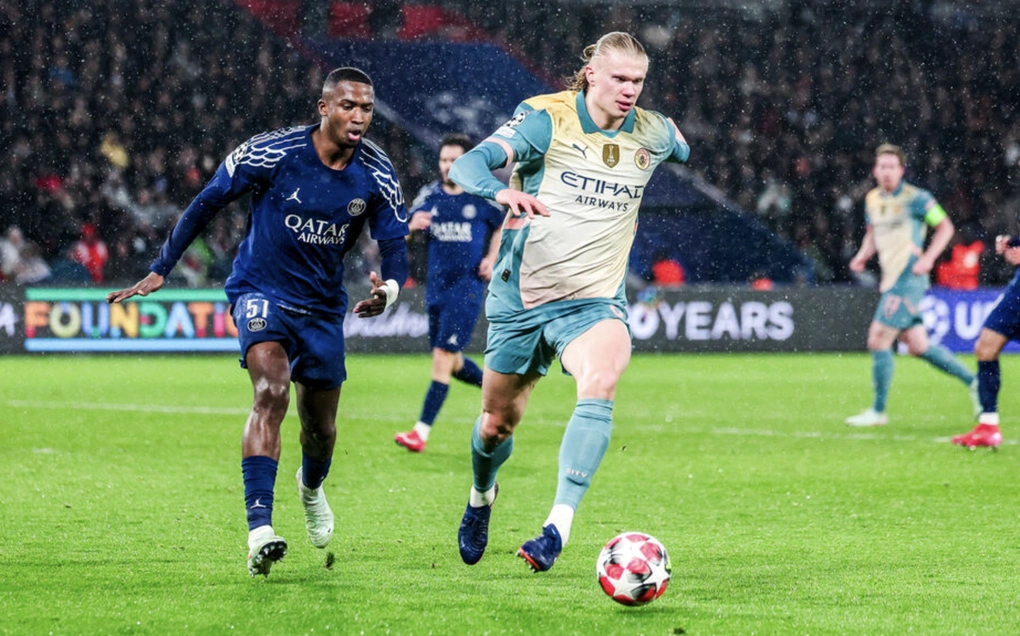 Erling Haaland đi bóng trong trận Man City gặp PSG ở Champions League mùa 2024-2025. Ảnh: Icon Sport