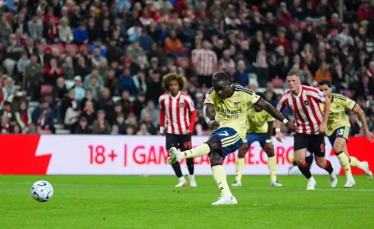 Bukayo Saka ghi bàn phạt đền ấn định tỷ số trong trận Arsenal thắng Sunderland 2-0 ở vòng bốn Ngoại hạng Anh trên sân The Light, Sunderland, Anh ngày 12/9/2026. Ảnh: AP