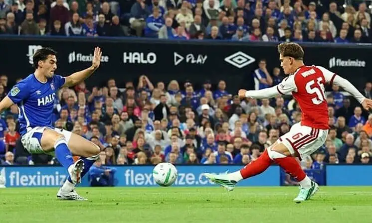 Max Dowman ghi bàn mở tỷ số cho Arsenal trong trận gặp Ipswich Town trên sân Portman Road, Ipswich, Anh, vòng ba Cup Liên đoàn Anh ngày 15/9/2026. Ảnh: Reuters