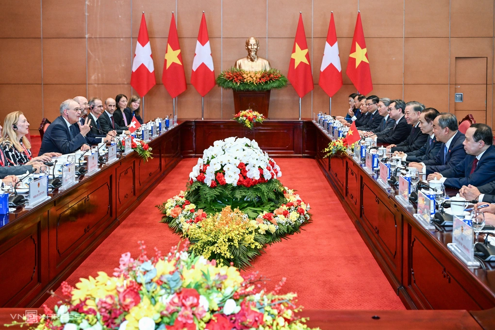 Đoàn đại biểu Việt Nam và Thụy Sĩ tại cuộc hội đàm ngày 17/10. Ảnh: Giang Huy