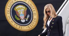 Vì sao thư ký báo chí mới của ông Trump mất chức chỉ sau 5 ngày?