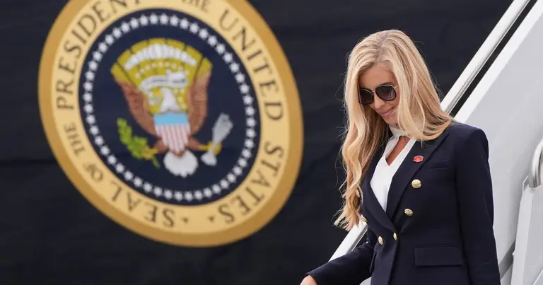Vì sao thư ký báo chí mới của ông Trump mất chức chỉ sau 5 ngày?