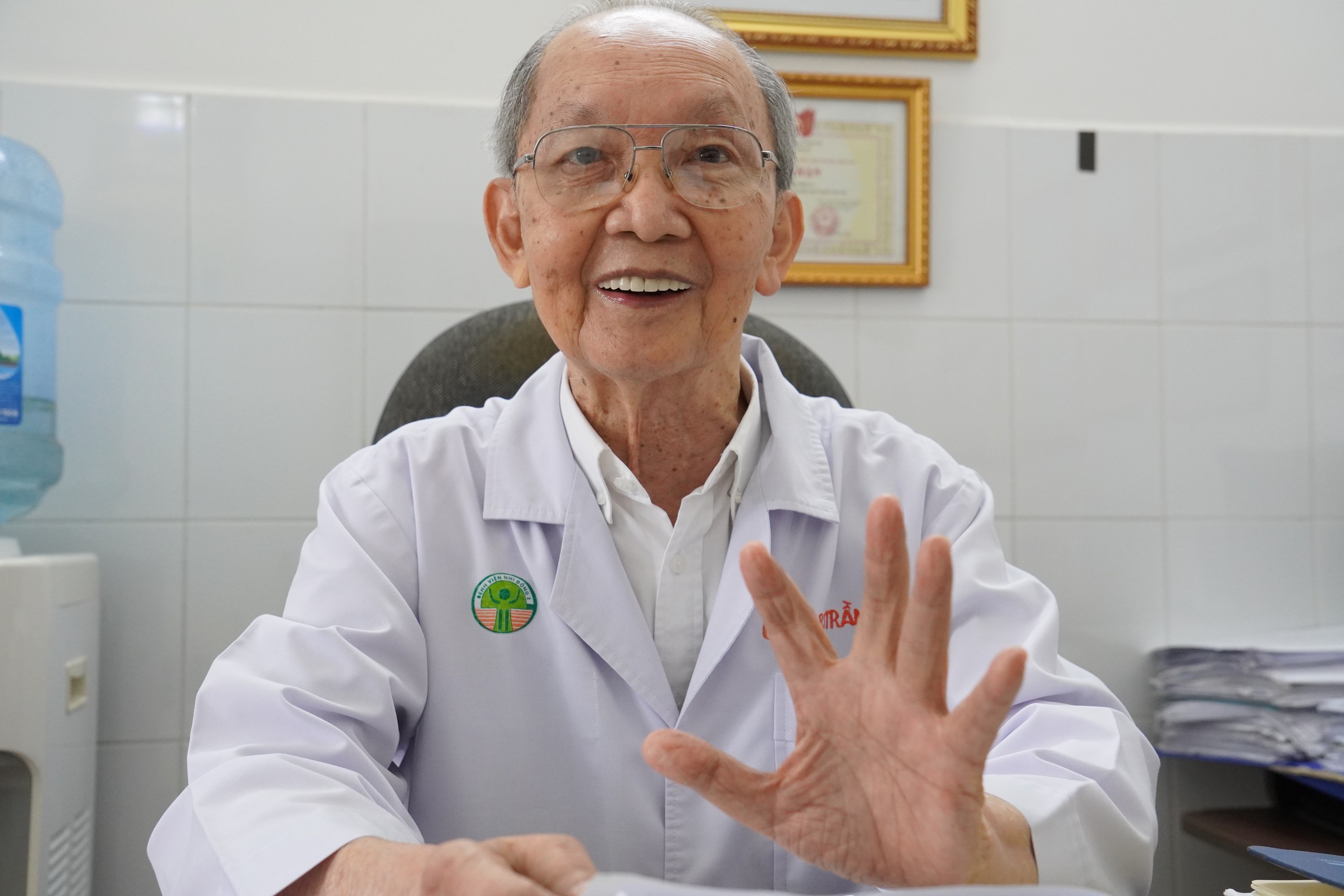 Anh hùng Lao động, Thầy thuốc Nhân dân, GS.TS.BS Trần Đông A nay đã 85 tuổi - Ảnh: XUÂN MAI