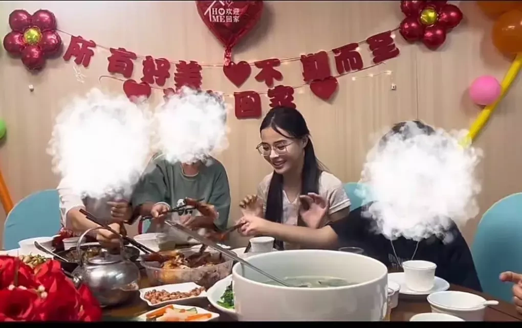Yuangying trong ngày gặp lại người thân tháng 8/2025. Ảnh: QQ