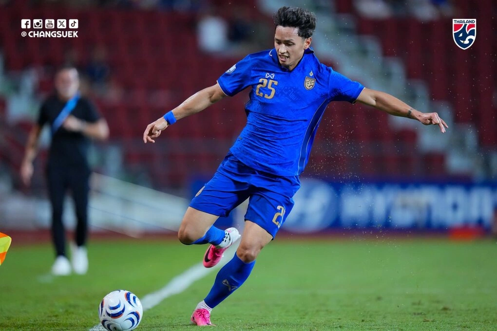 Tiền đạo Patrik Gustavsson trong trận Thái Lan thua Singapore 1-2 ở lượt về bán kết ASEAN Cup 2026 ngày 18/6 trên sân Rajamangala, Bangkok. Ảnh: Changsuek