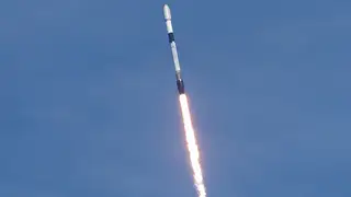 Công ty của ông Phạm Nhật Vượng sẽ đưa vệ tinh lên quỹ đạo bằng tên lửa SpaceX