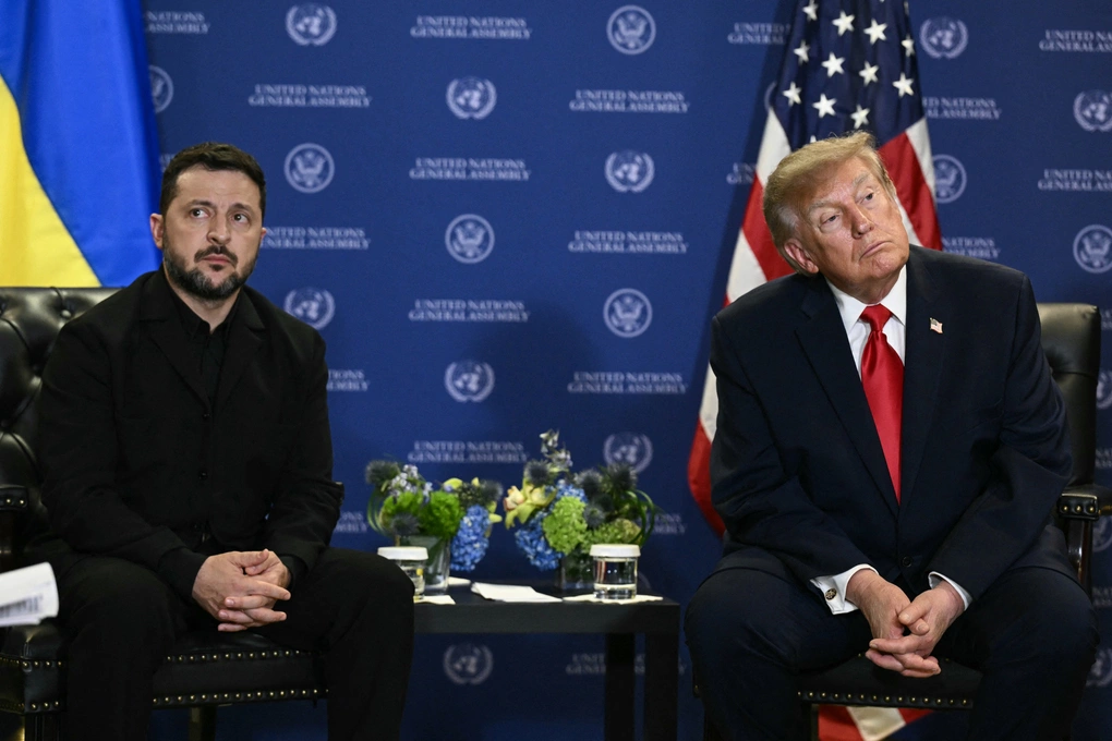 Tổng thống Trump (phải) và người đồng cấp Ukraine Volodymyr Zelensky tại cuộc gặp ở New York ngày 22/9. Ảnh: AFP