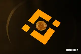 Đồng xu biểu tượng Bitcoin nằm trong logo Binance