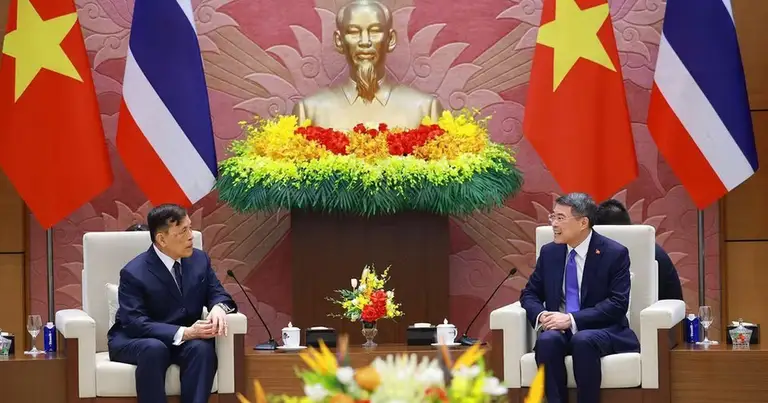Thủ tướng Lê Minh Hưng hội kiến Nhà vua Thái Lan