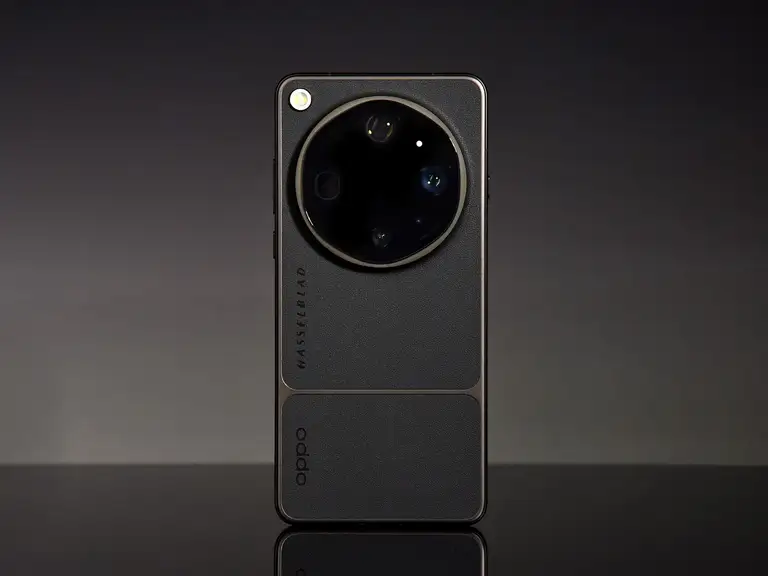 Cụm camera sau tròn của OPPO Find X9 Ultra với bốn ống kính Hasselblad