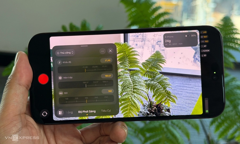 Thay đổi giá trị của tam giác phơi sáng trên iPhone 18 Pro Max với Final Cut Camera. Ảnh: Tuấn Hưng